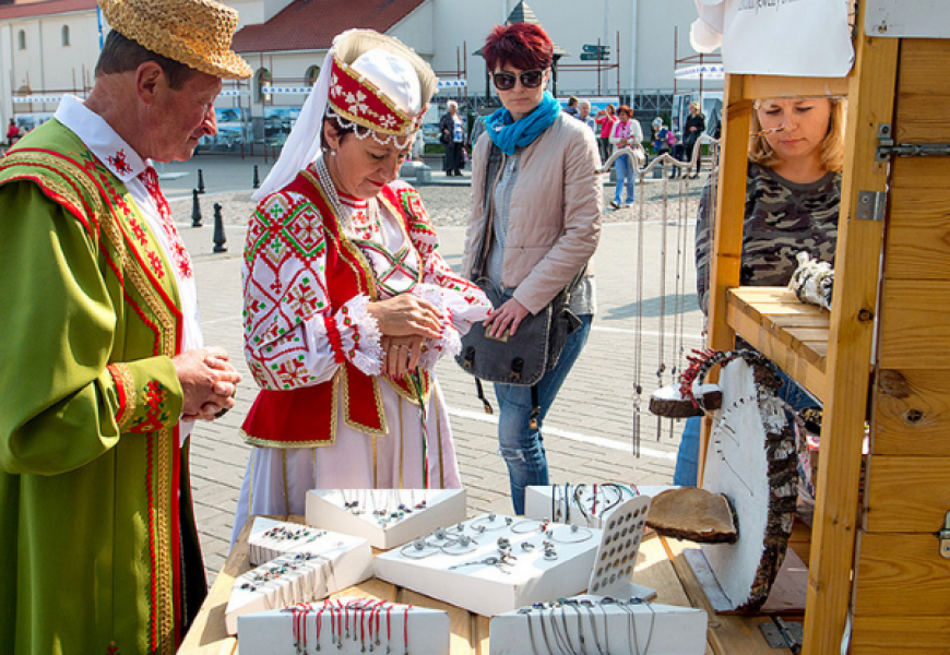С 26 сентября по 18 октября у Комаровки пройдет ярмарка "Город мастеров»